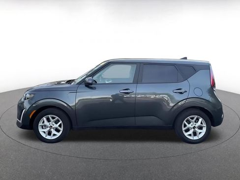 Used 2025 Kia Soul LX w/ LX Technology Package FWD image 9