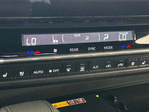 Certified 2025 Toyota Sienna Limited FWD image 26