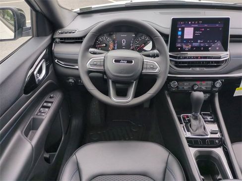 New 2026 Jeep Compass Latitude image 16