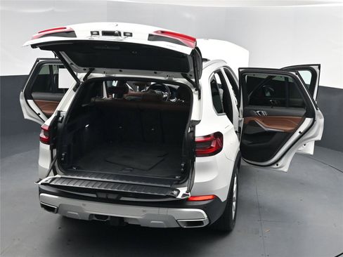 Used 2023 BMW X5 xDrive40i w/ Premium Package image 16
