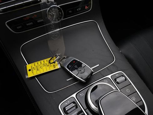 Used 2019 Mercedes-Benz E 300 4MATIC image 38