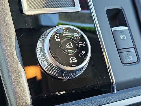 Used 2024 Mitsubishi Outlander SE image 25