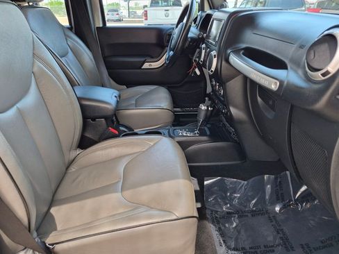 Used 2014 Jeep Wrangler Unlimited Rubicon w/ Connectivity Group AWD/4WD image 21