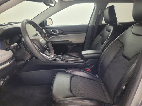 Used 2022 Jeep Compass Latitude FWD image 17