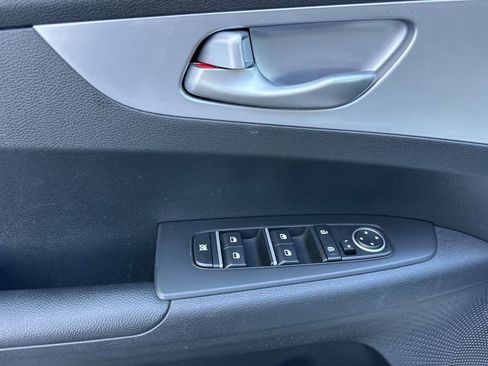 Used 2022 Kia Forte LXS image 11