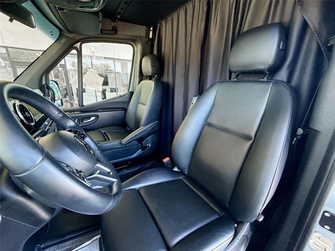 Used 2023 Mercedes-Benz Sprinter 2500 image 18