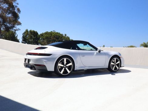 Certified 2025 Porsche 911 Carrera RWD image 9