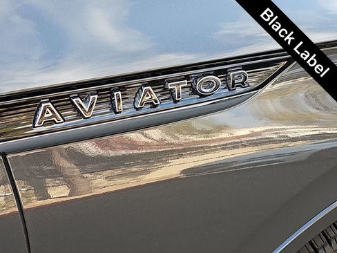 Used 2020 Lincoln Aviator Black Label w/ Class IV Trailer Tow Package AWD/4WD image 11