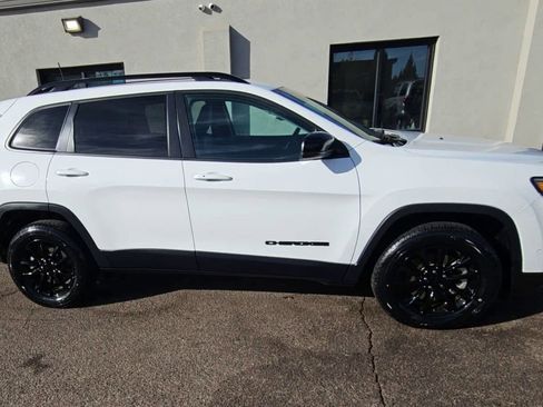 Used 2023 Jeep Cherokee Altitude Lux image 9