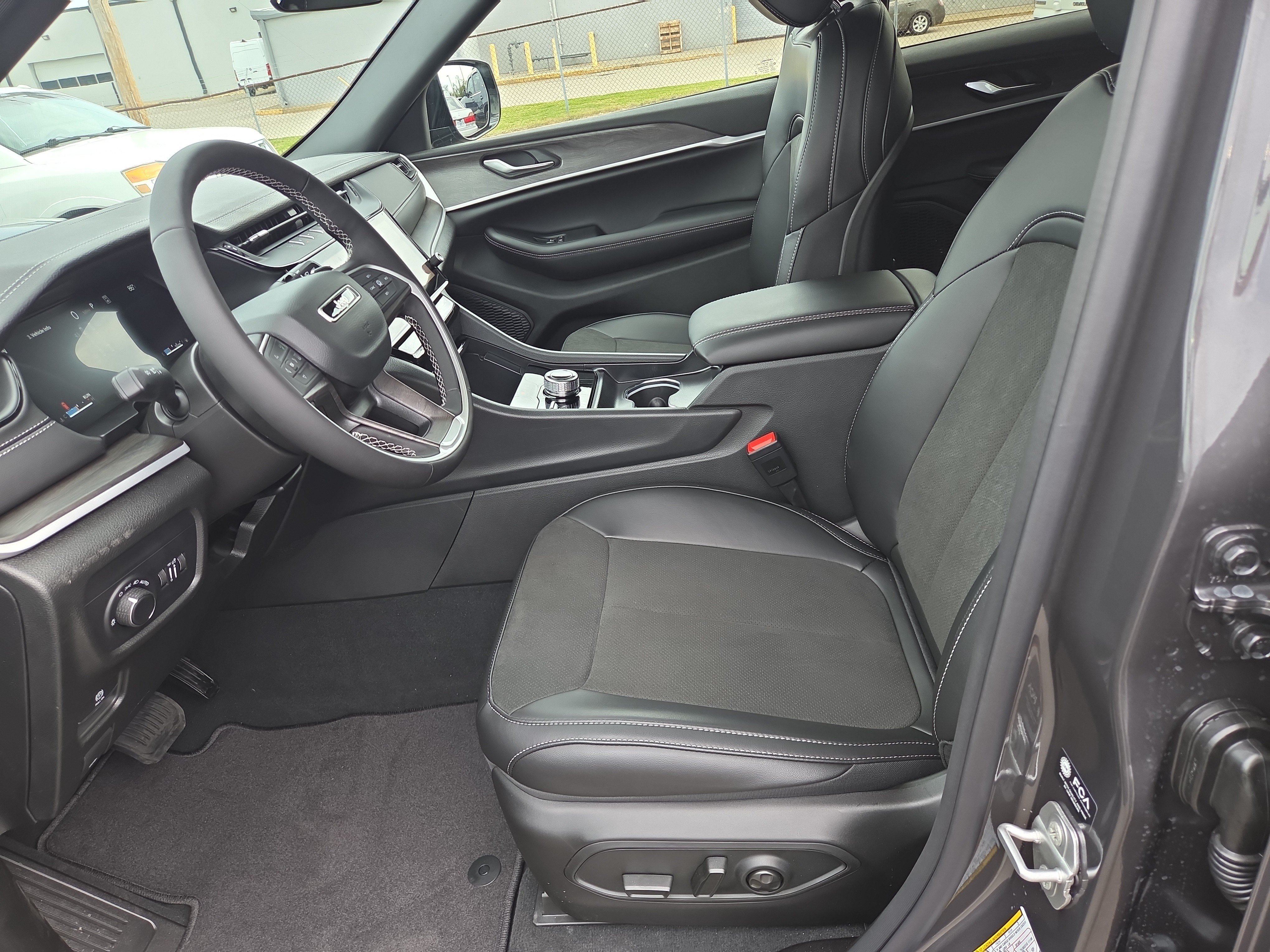 New 2026 Jeep Grand Cherokee Altitude AWD/4WD image 4