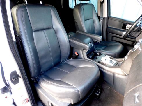Used 2016 Land Rover LR4 HSE LUX image 21
