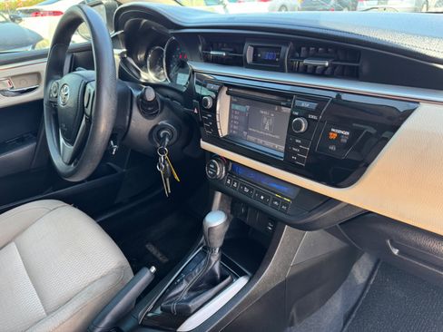 Used 2014 Toyota Corolla LE FWD image 13