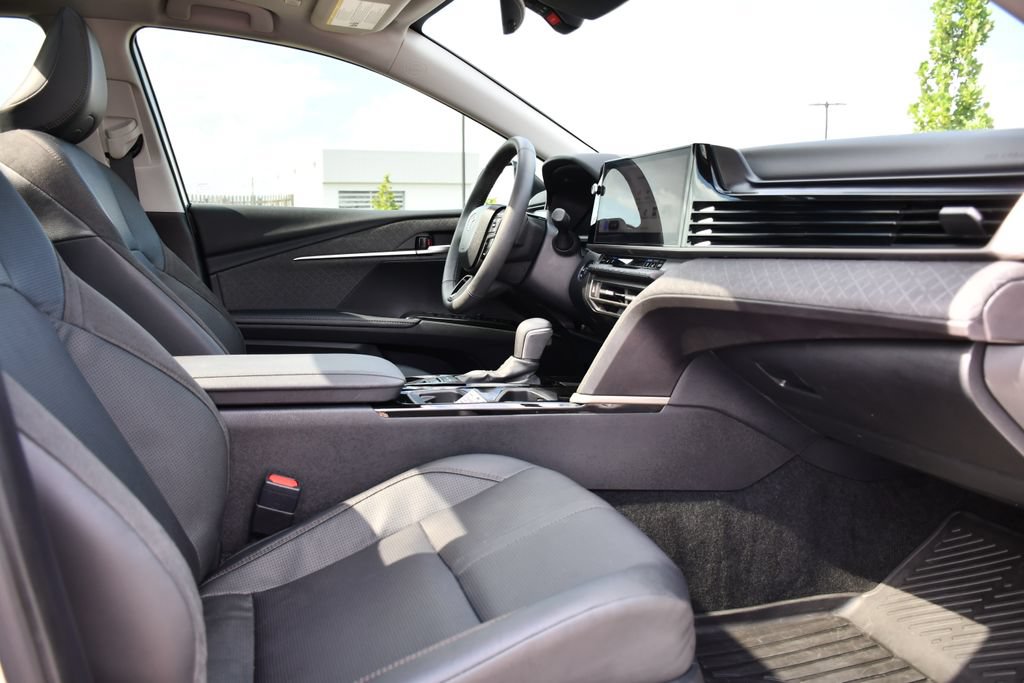 Used 2025 Toyota Camry XLE w/ Premium Plus Package FWD image 38