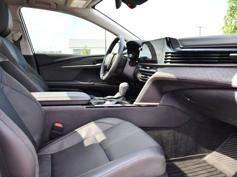 Used 2025 Toyota Camry XLE w/ Premium Plus Package FWD image 38