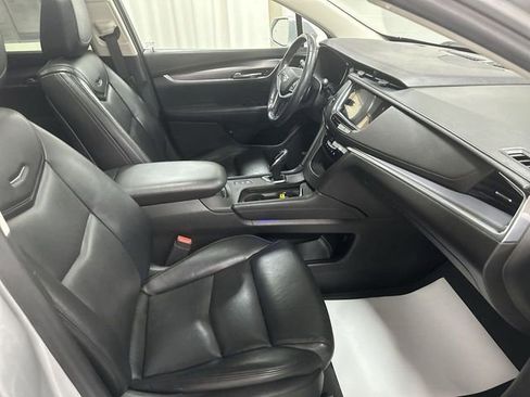 Used 2017 Cadillac XT5 Luxury w/ Driver Awareness Package image 18