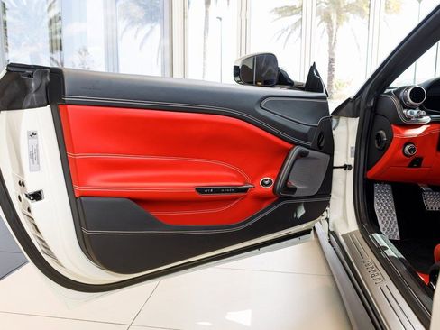 Used 2019 Ferrari GTC4Lusso image 13