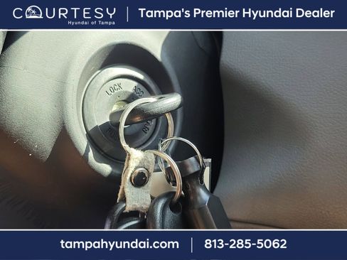 Used 2015 Hyundai Elantra SE image 28