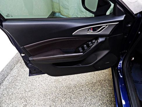 Used 2018 MAZDA MAZDA3 Touring FWD image 7
