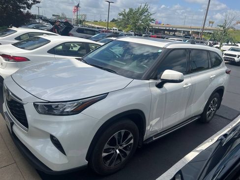 Certified 2020 Toyota Highlander XLE FWD image 6