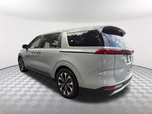 Used 2024 Kia Carnival EX FWD image 7
