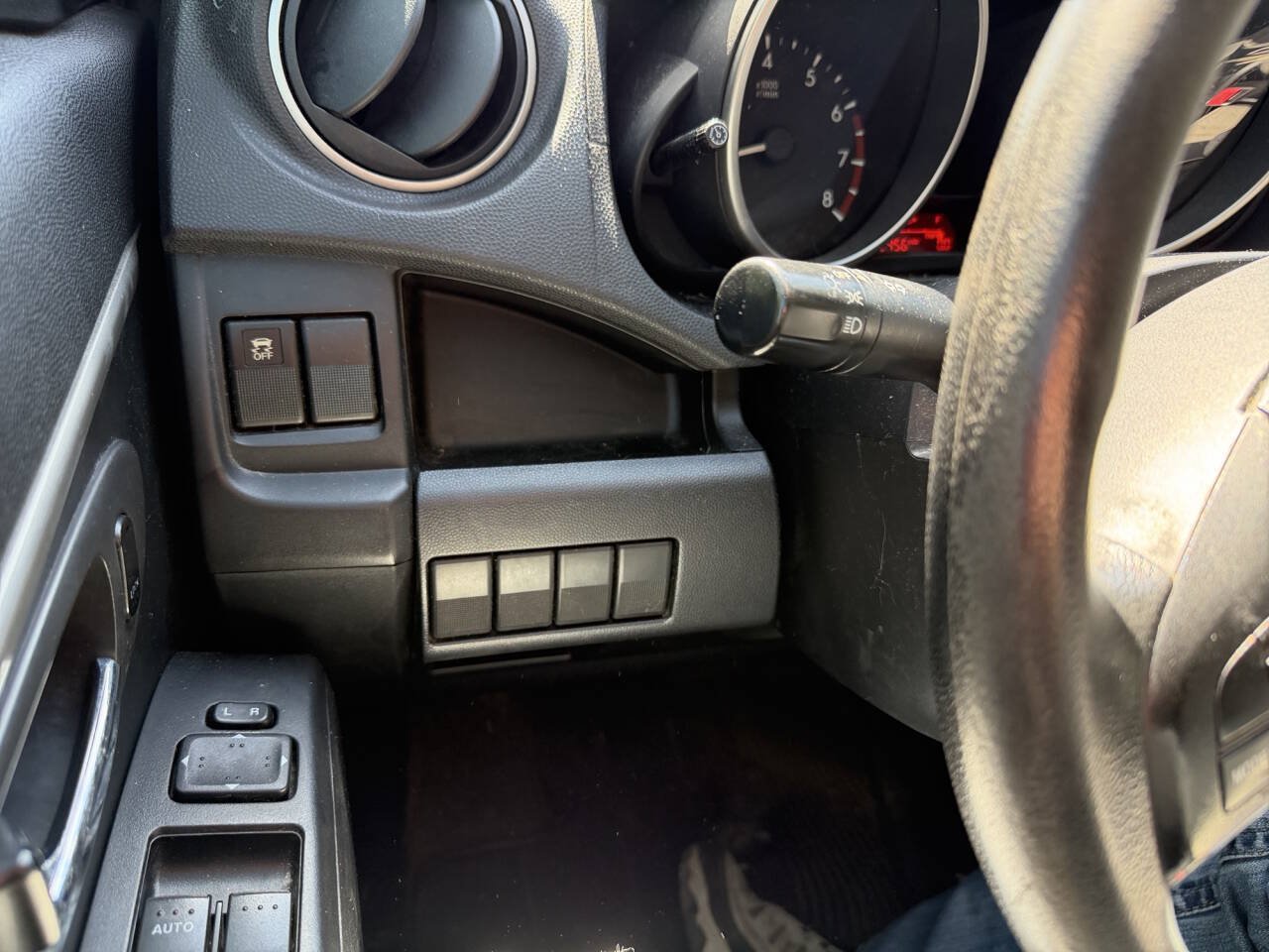 Used 2012 MAZDA MAZDA5 Sport FWD image 32
