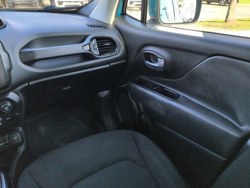 Used 2020 Jeep Renegade Altitude FWD image 16