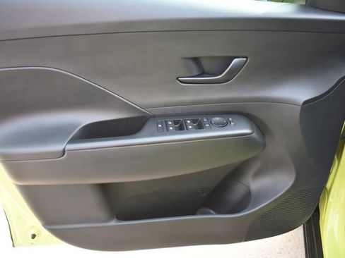 Used 2024 Hyundai Kona SEL image 11