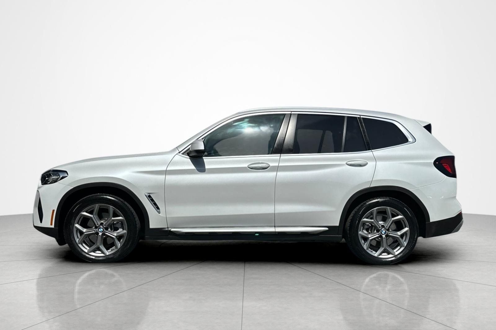Used 2024 BMW X3 sDrive30i RWD image 2