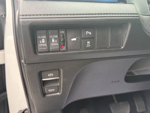 Used 2025 Honda Odyssey Touring image 13
