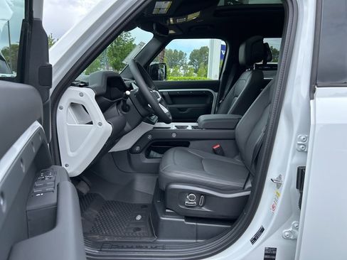 New 2025 Land Rover Defender 130 S image 4