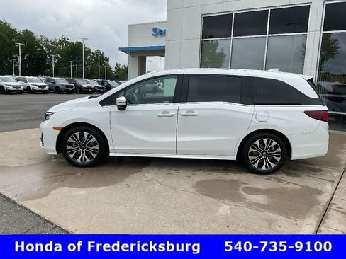 Certified 2026 Honda Odyssey Elite image 3