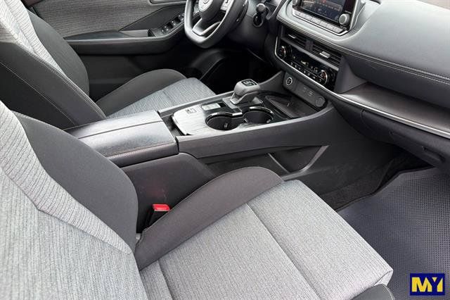 Used 2023 Nissan Rogue SV FWD image 19