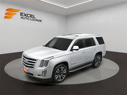 Used 2018 Cadillac Escalade Luxury image 44