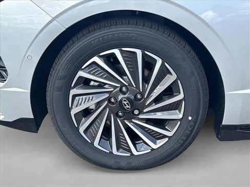 Certified 2025 Hyundai Sonata Limited image 10