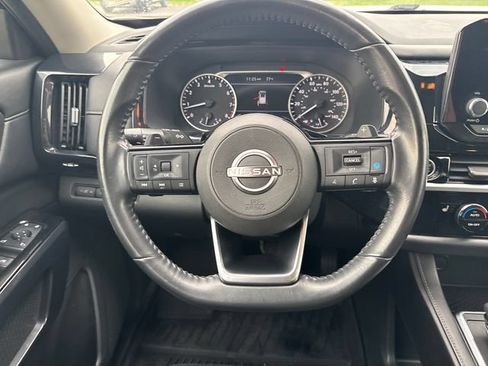Used 2022 Nissan Pathfinder SV AWD/4WD image 14