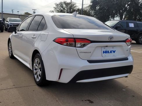 Used 2020 Toyota Corolla LE image 3