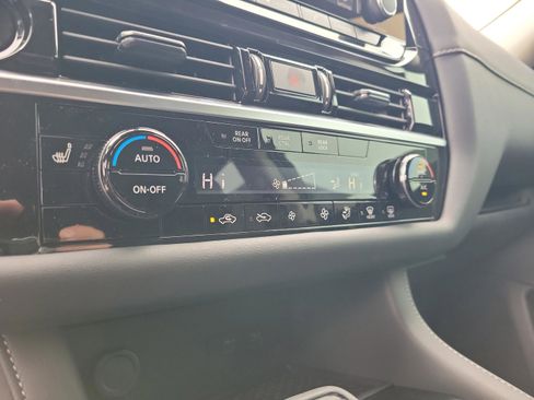 New 2025 Nissan Pathfinder SV image 31