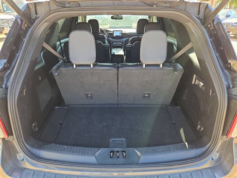 Used 2020 Ford Explorer Limited RWD image 12