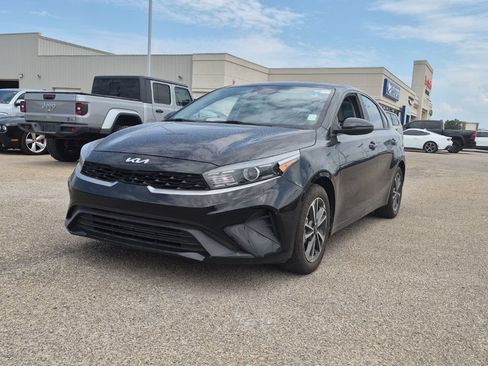Used 2023 Kia Forte LXS w/ LXS Technology Package FWD image 5