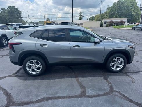 New 2026 Chevrolet Trax LS w/ LS Convenience Package FWD image 9