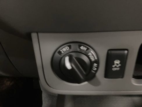 Used 2019 Nissan Frontier SV image 14