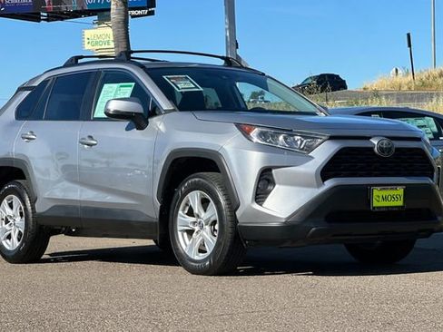 Used 2021 Toyota RAV4 XLE w/ Convenience Package image 3