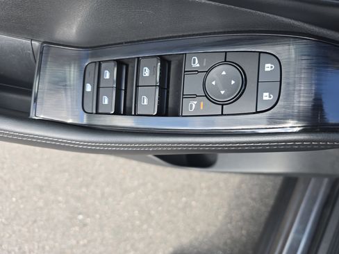 Used 2025 Nissan Rogue SV image 29