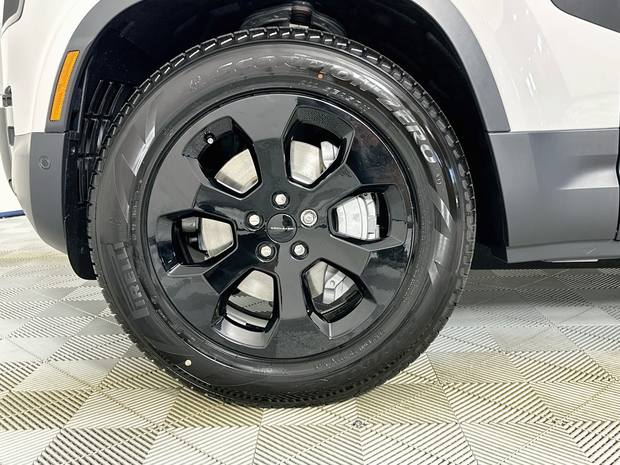 New 2026 Land Rover Defender 110 S AWD/4WD image 9