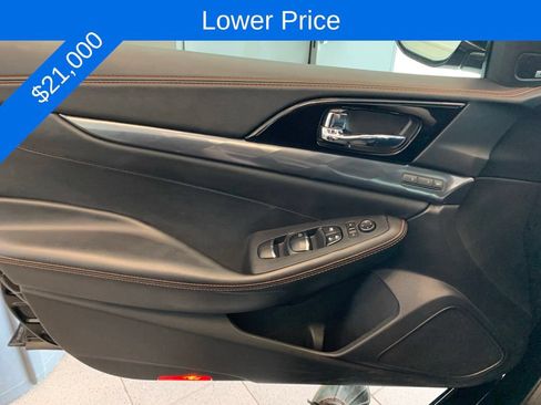 Used 2020 Nissan Maxima SR w/ Illumination Package FWD image 3