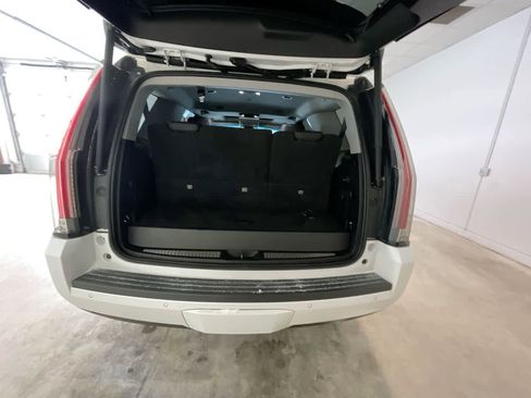 Used 2020 Cadillac Escalade Luxury image 25