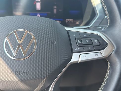 Certified 2023 Volkswagen Tiguan SE FWD image 12