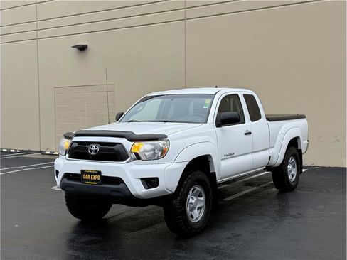 Used 2014 Toyota Tacoma PreRunner image 4