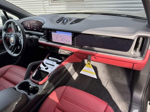 New 2026 Porsche Cayenne image 18