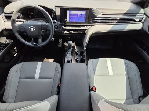 Used 2025 Toyota Camry SE FWD image 12